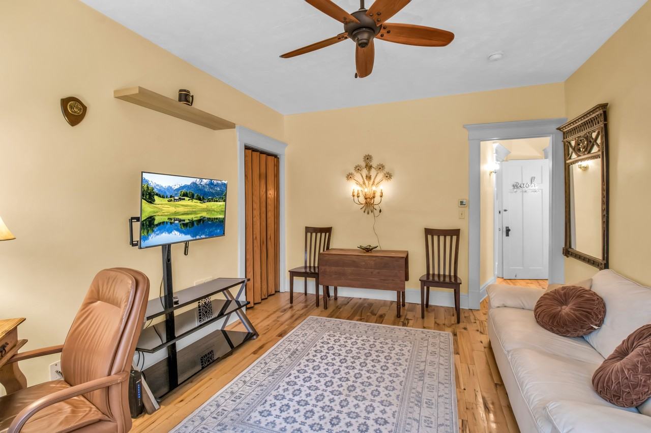 6 Glendale Pl #1 - Photo 3 of 13