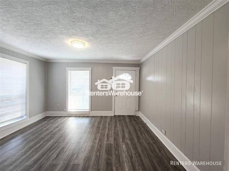 6913 Avenue L - Photo 2 of 11