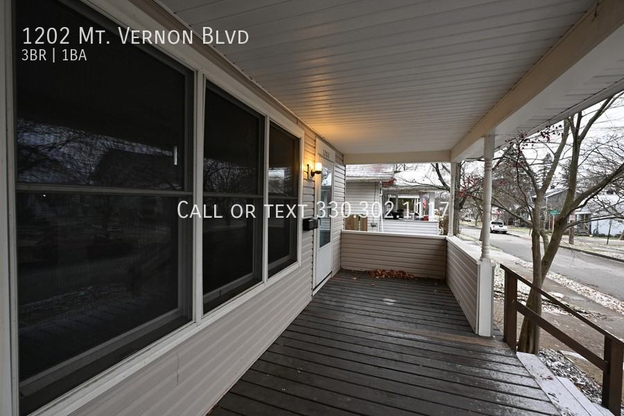 1202 Mount Vernon Ave - Photo 3 of 20