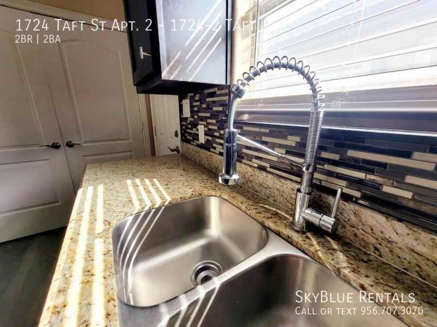 1724 W Taft St Apt 2 #1724-2TAFT - Photo 7 of 26