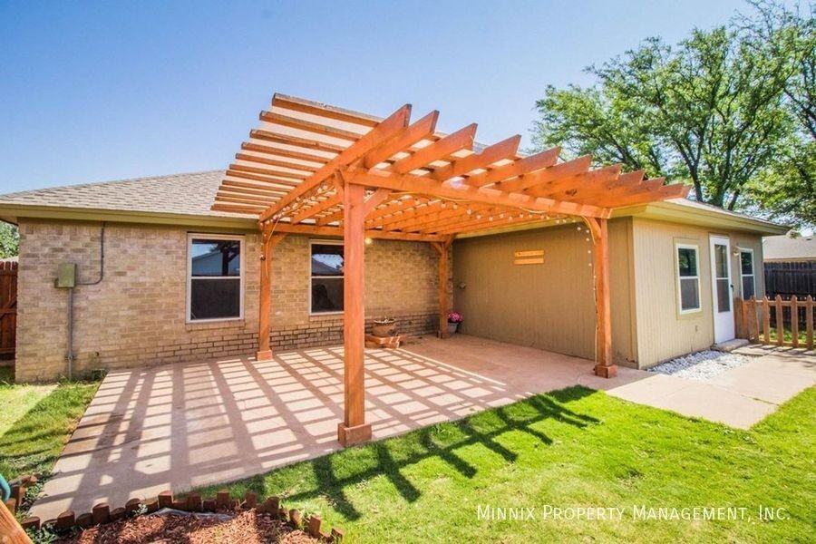 5741 Duke St - Photo 5 of 37