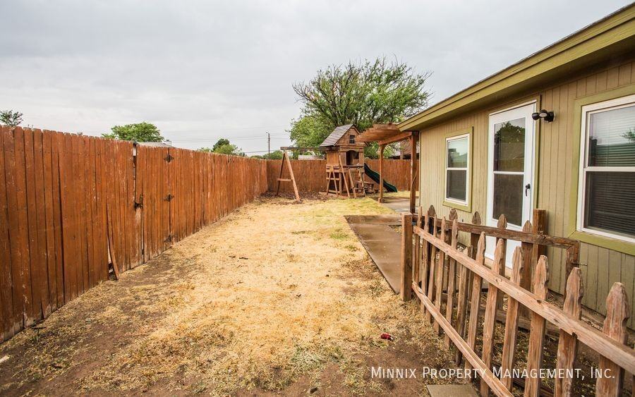 5741 Duke St - Photo 7 of 37