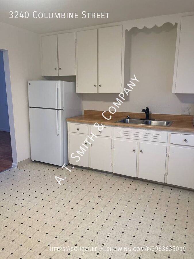 3240 N Columbine St - Photo 3 of 9