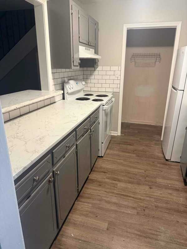 1010 Chemin Dr - Photo 2 of 16