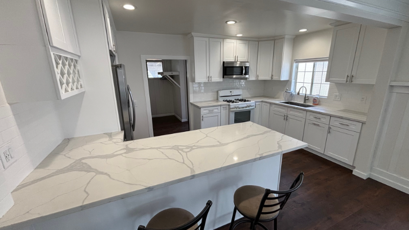 2645 Roseview Ave - Photo 3 of 9