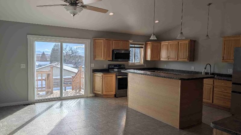 916 Avenue E Nw - Photo 3 of 13