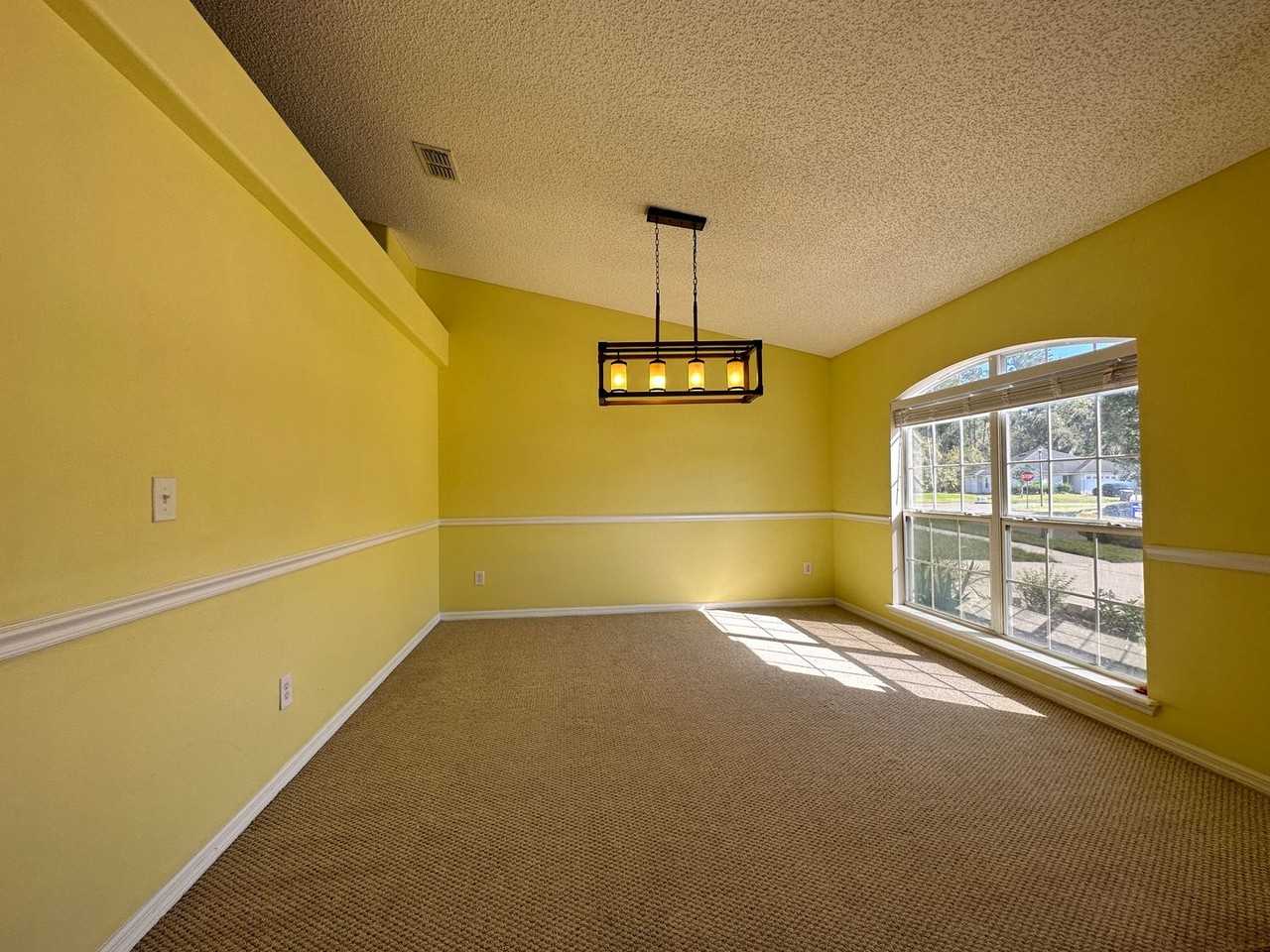 7209 Rose Creek Ln - Photo 3 of 18