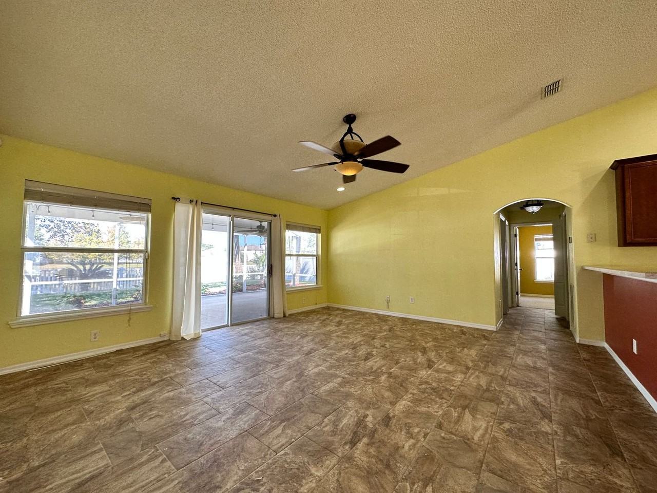 7209 Rose Creek Ln - Photo 7 of 18