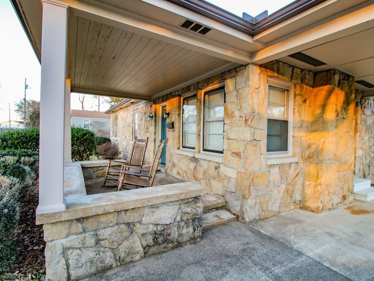 426 Rogers St - Photo 4 of 33