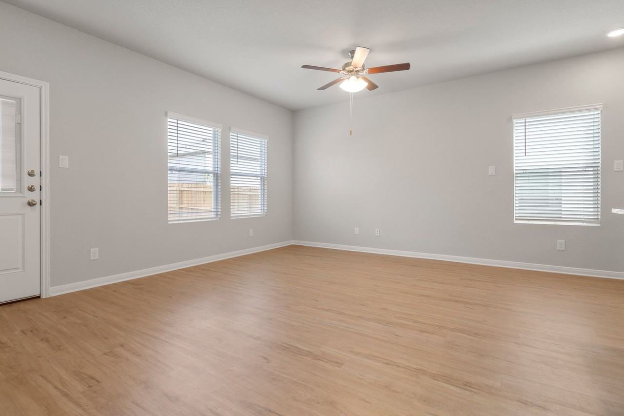 3819 Abbott Pass #101 - Photo 4 of 17