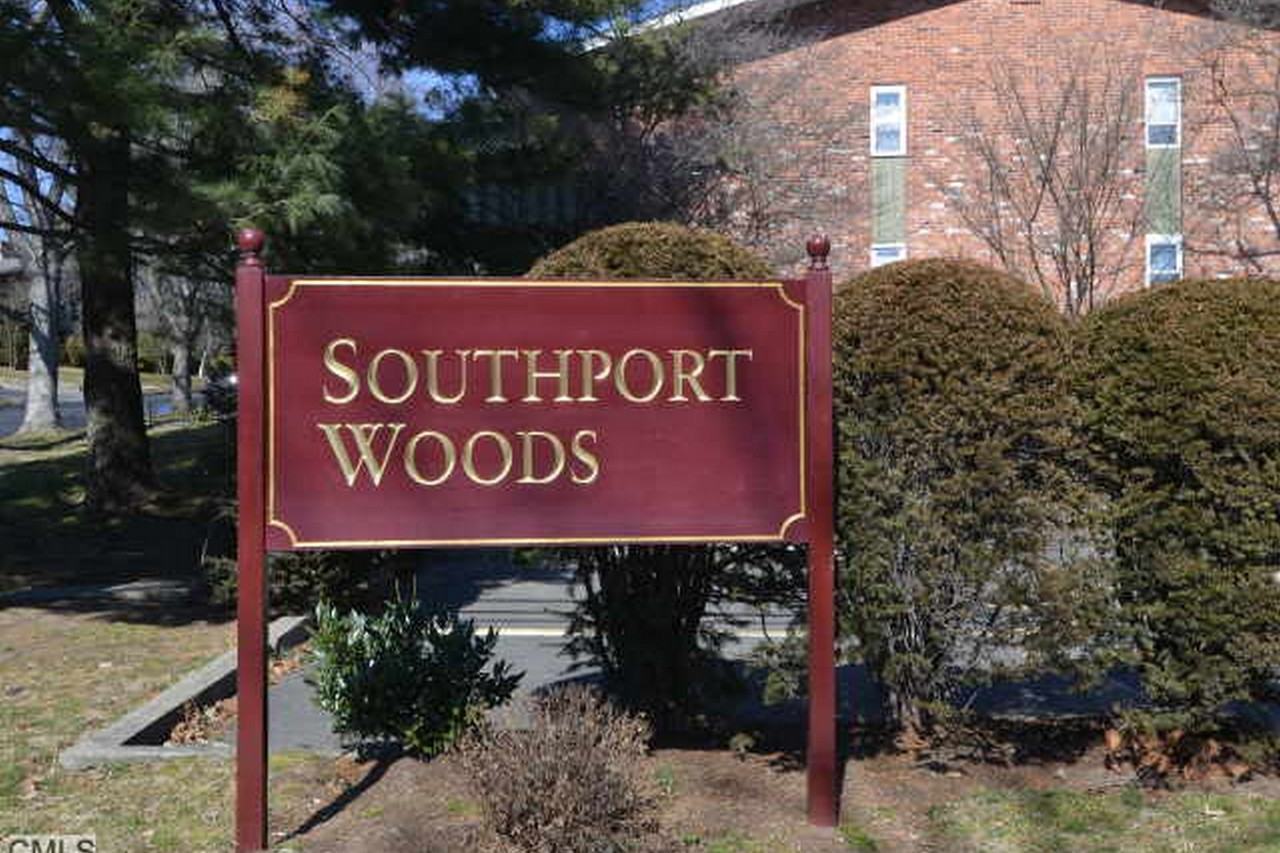 Southport Woods Drive 204, Fairfield, CT 06890 2 Bedroom Condo for