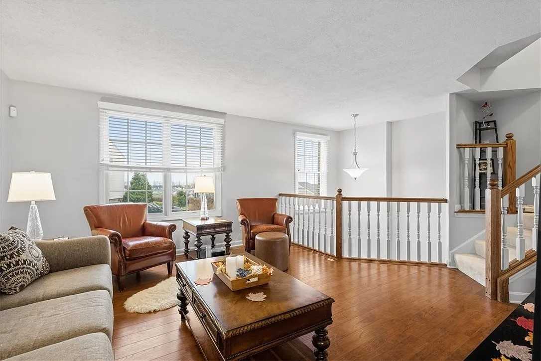 903 Raymond Dr - Photo 3 of 12