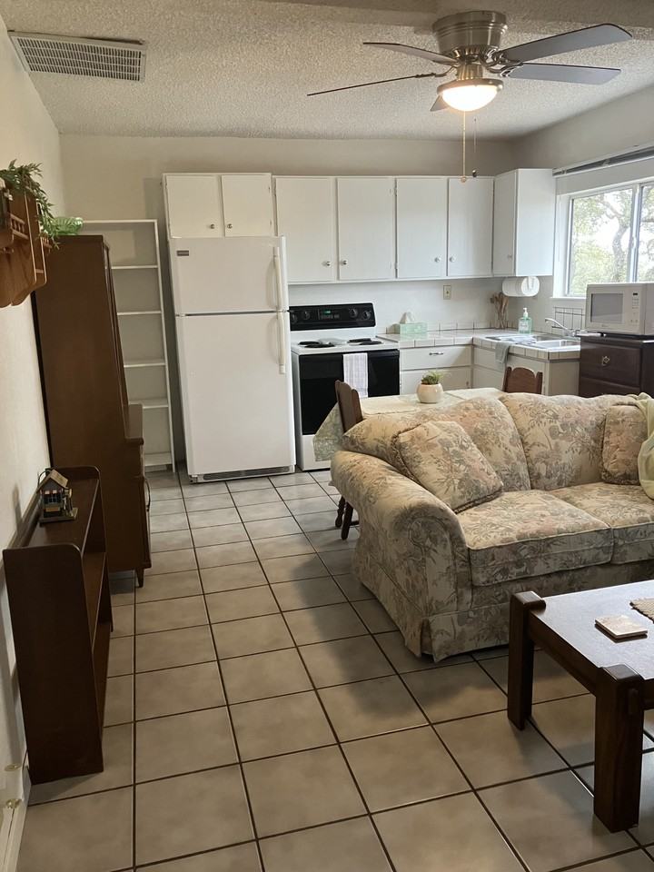 1085 Arcadia Dr - Photo 5 of 25