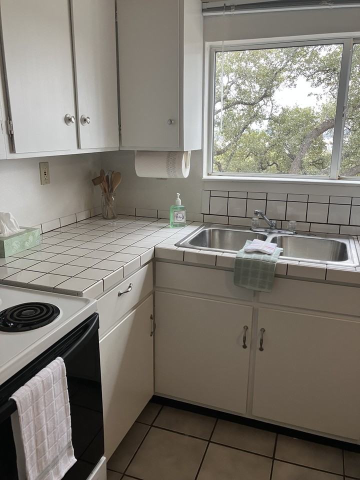 1085 Arcadia Dr - Photo 6 of 25