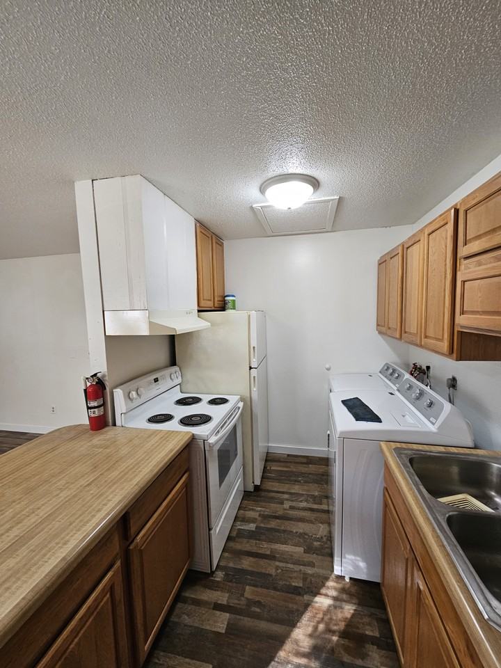 1260 Oakview Dr #1 - Photo 4 of 20