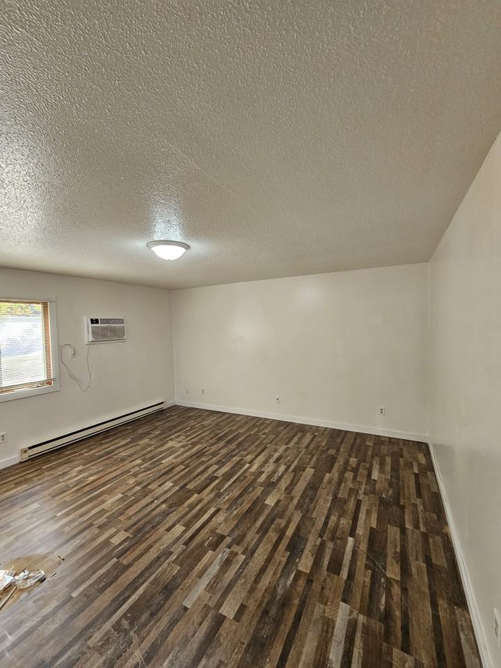1260 Oakview Dr #1 - Photo 7 of 20