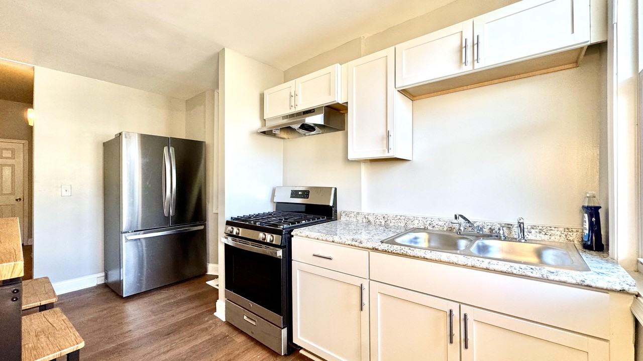 N Luzerne Ave - Photo 2 of 4