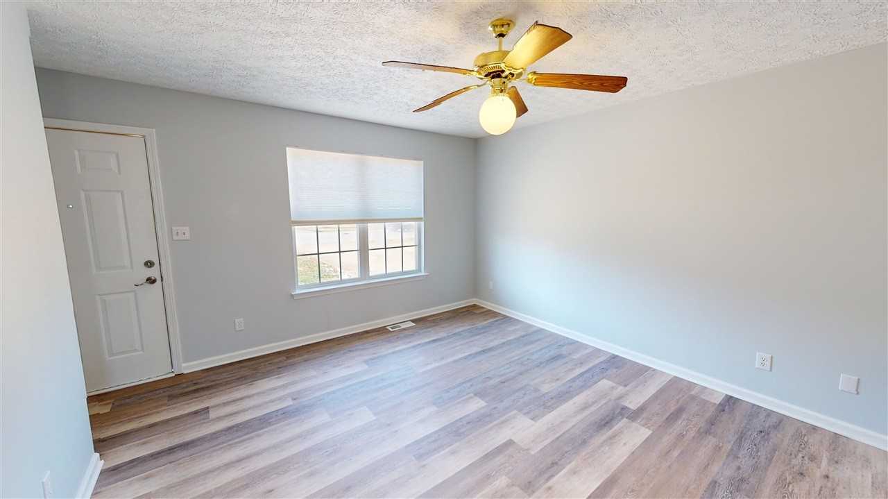 729 Jennings Ct - Photo 2 of 12