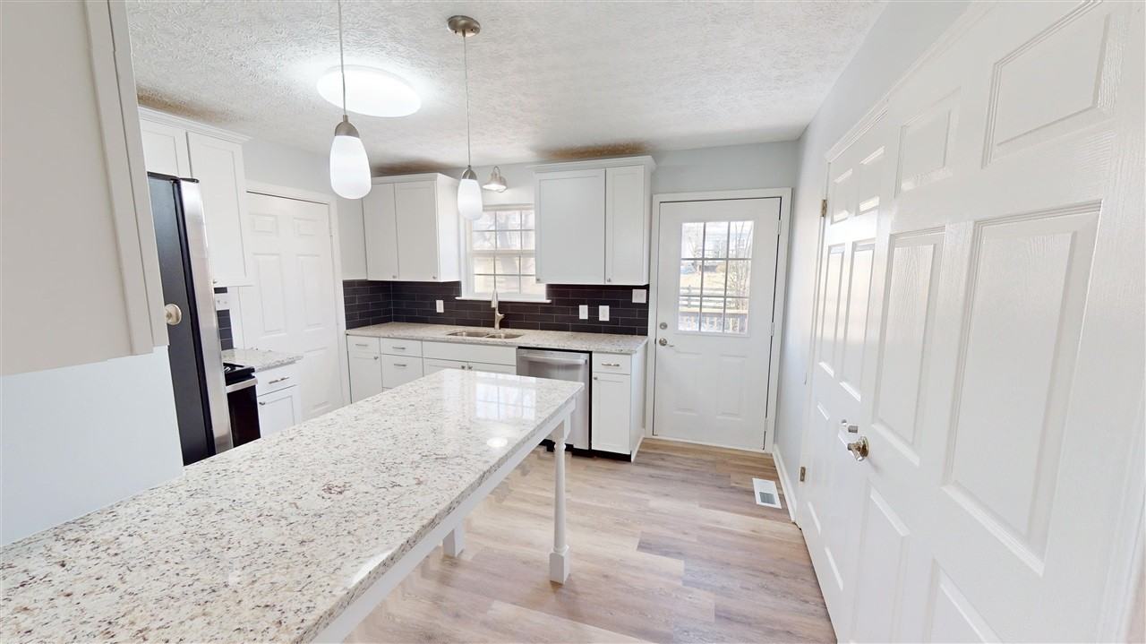 729 Jennings Ct - Photo 4 of 12