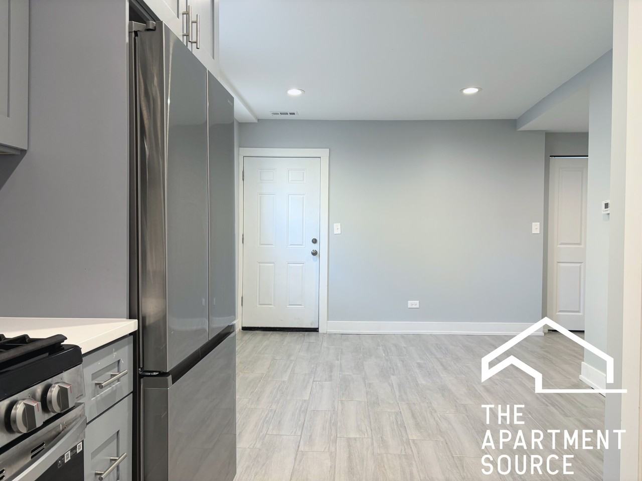 926 W 32nd Pl #1R - Photo 3 of 21