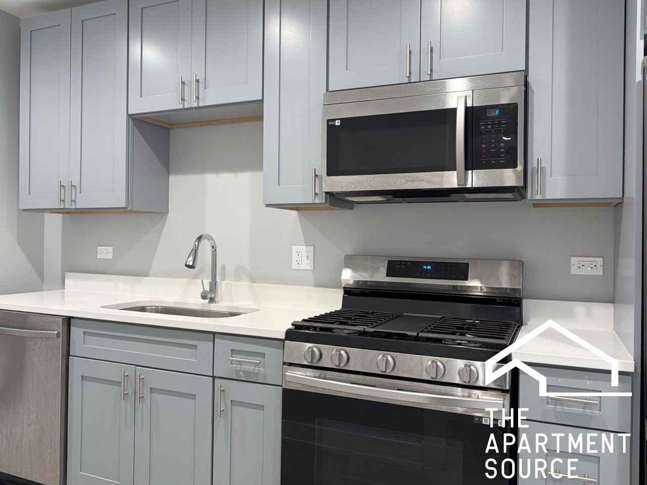 926 W 32nd Pl #1R - Photo 2 of 21