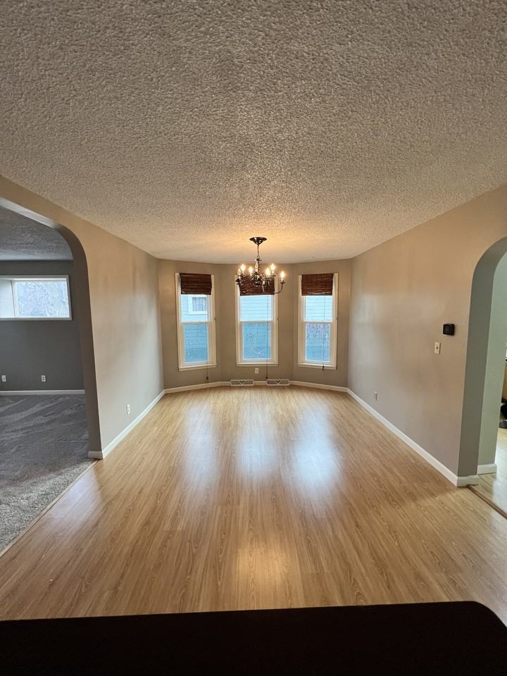 2523 N Stevens St - Photo 3 of 12