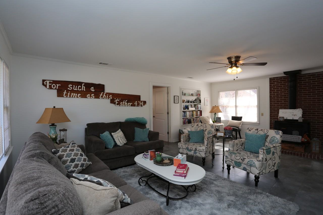 206 E Grady St - Photo 3 of 21