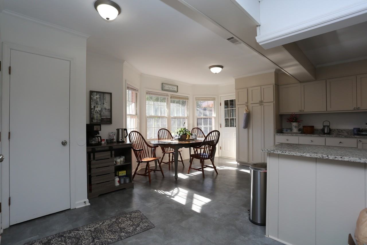 206 E Grady St - Photo 5 of 21