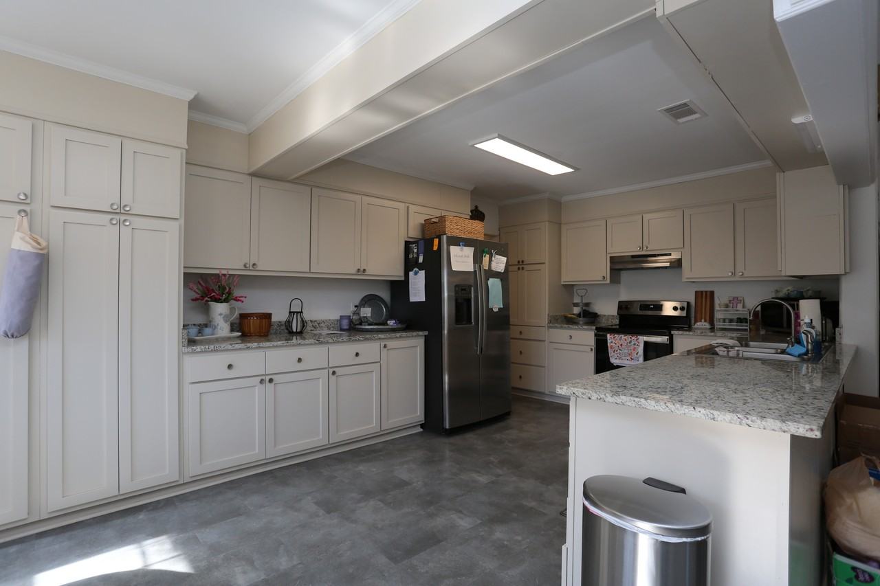 206 E Grady St - Photo 7 of 21