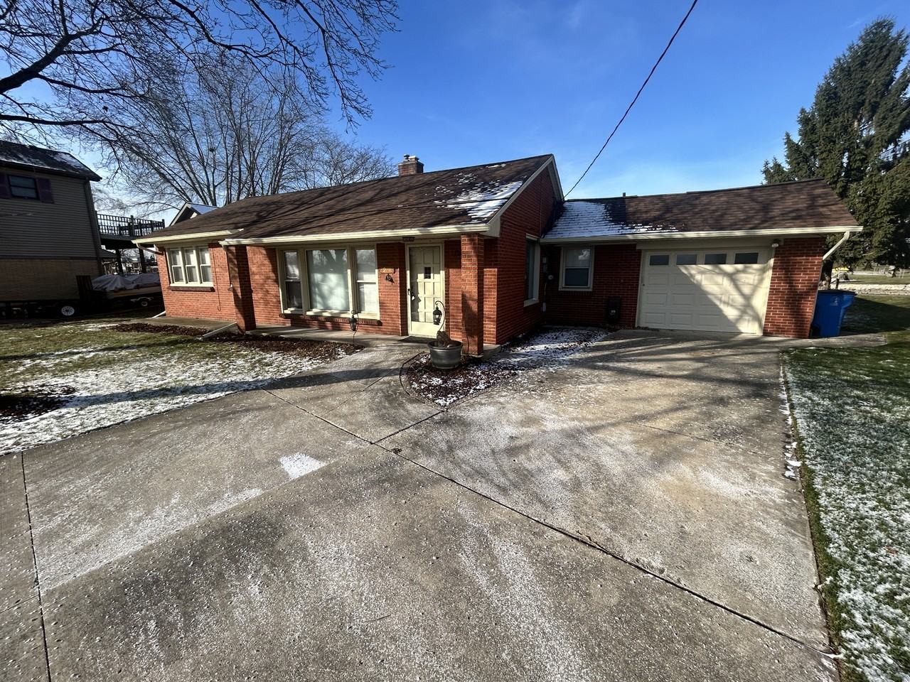 29770 Pointe Dr - Photo 2 of 22