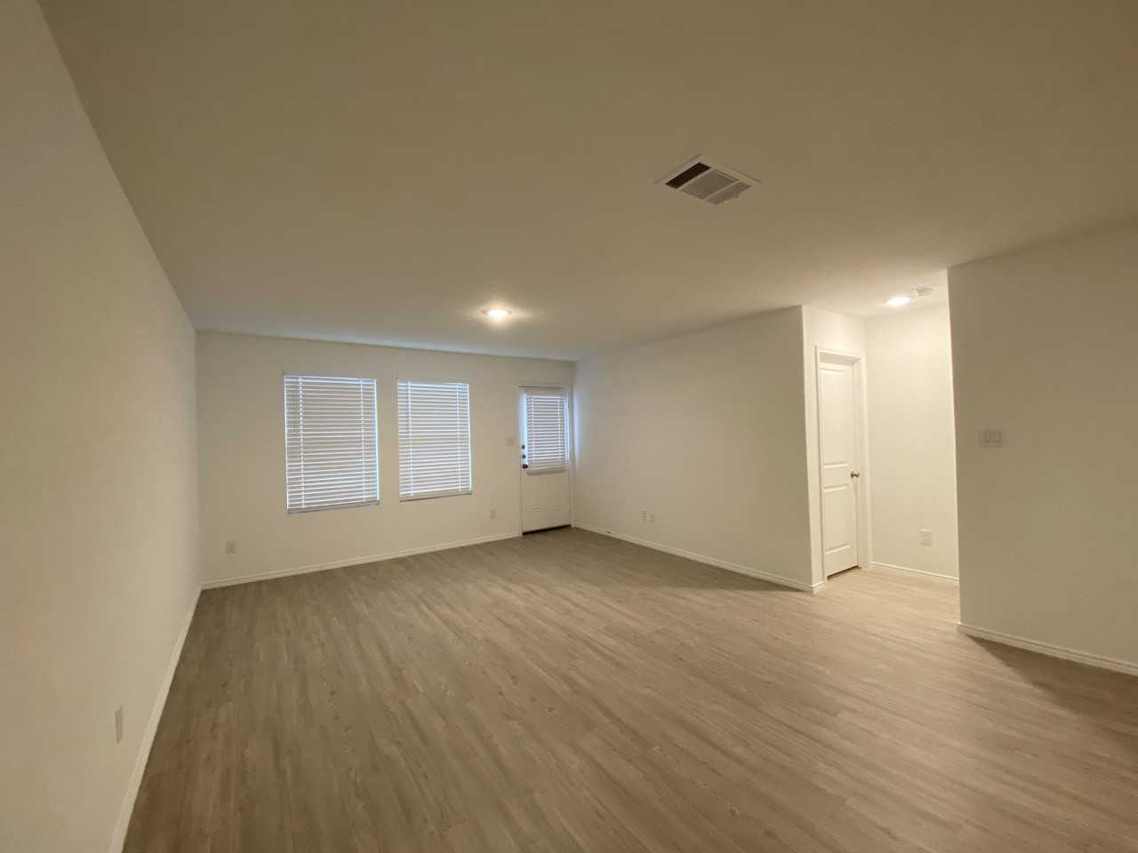 109 Horseshoe Trl - Photo 2 of 13