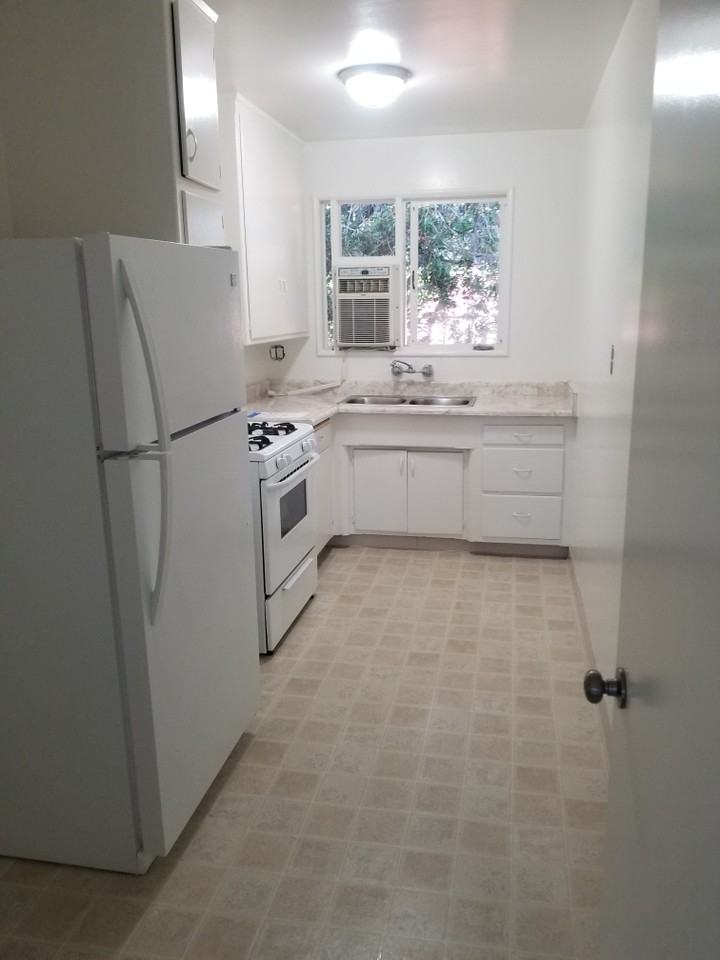 912 N Genesee Ave #7 - Photo 2 of 15