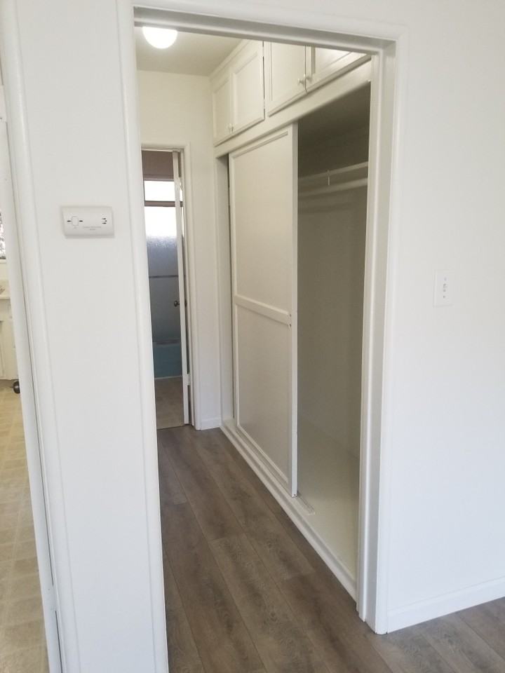 912 N Genesee Ave #7 - Photo 5 of 15