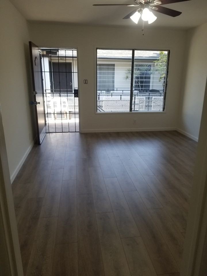 912 N Genesee Ave #7 - Photo 7 of 15