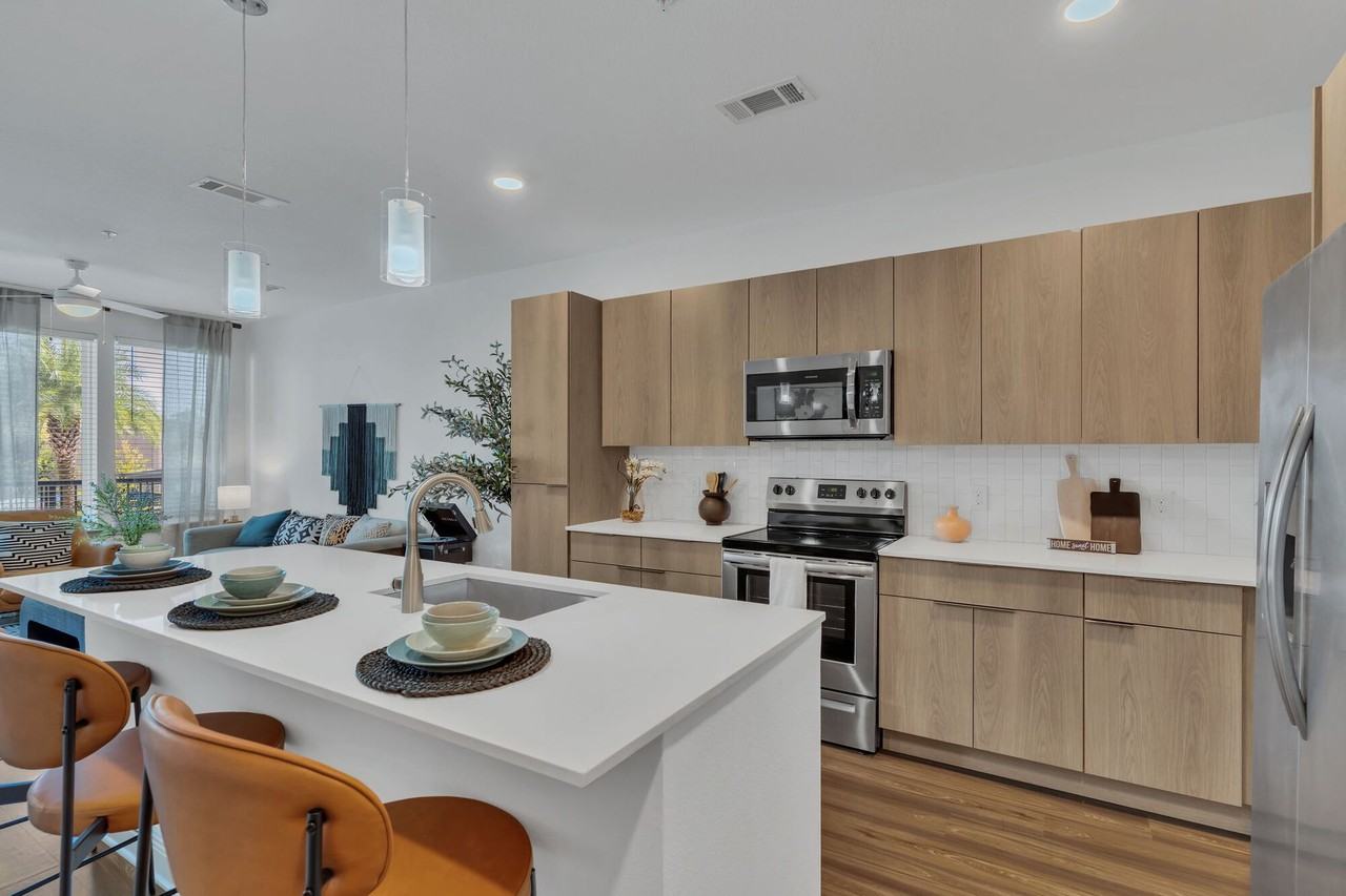 AVERE SOUTHSIDE QUARTER - Photo 2 of 38