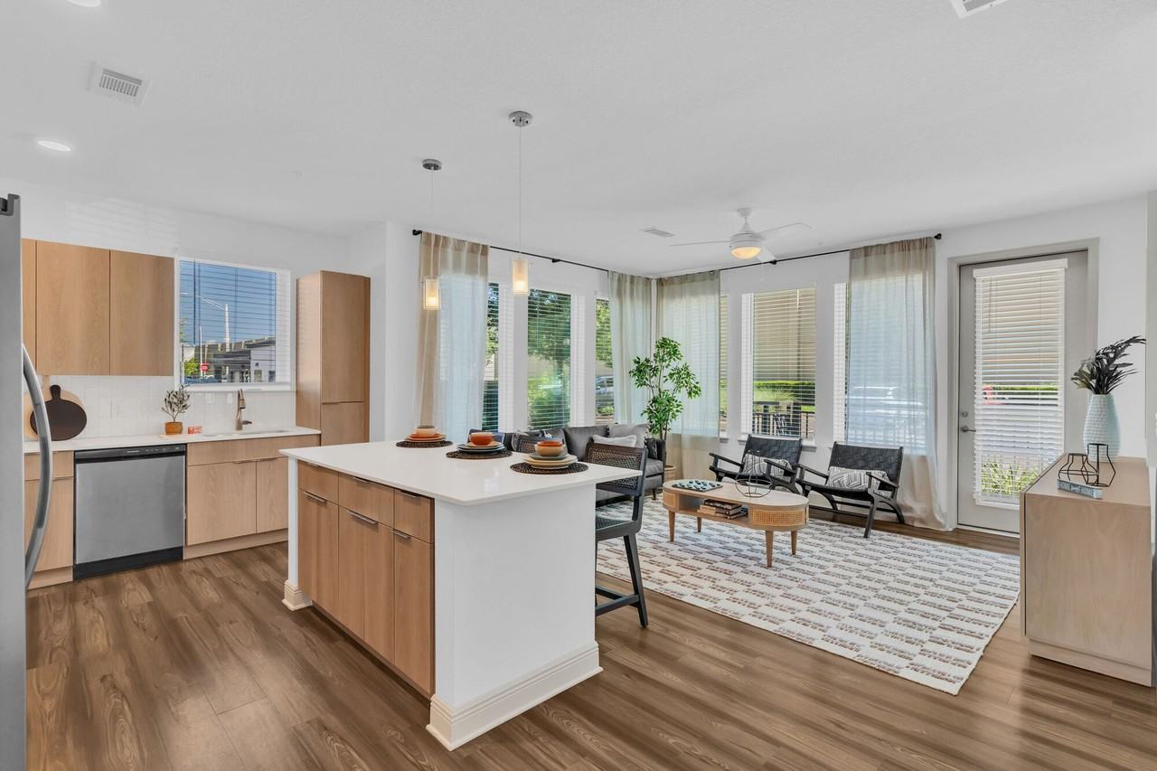 AVERE SOUTHSIDE QUARTER - Photo 3 of 38