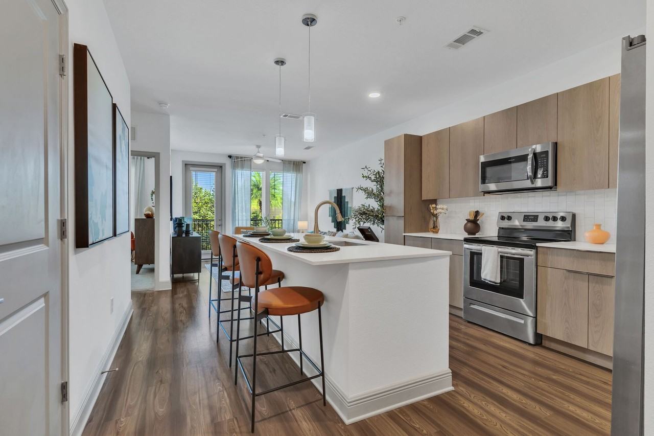 AVERE SOUTHSIDE QUARTER - Photo 5 of 38