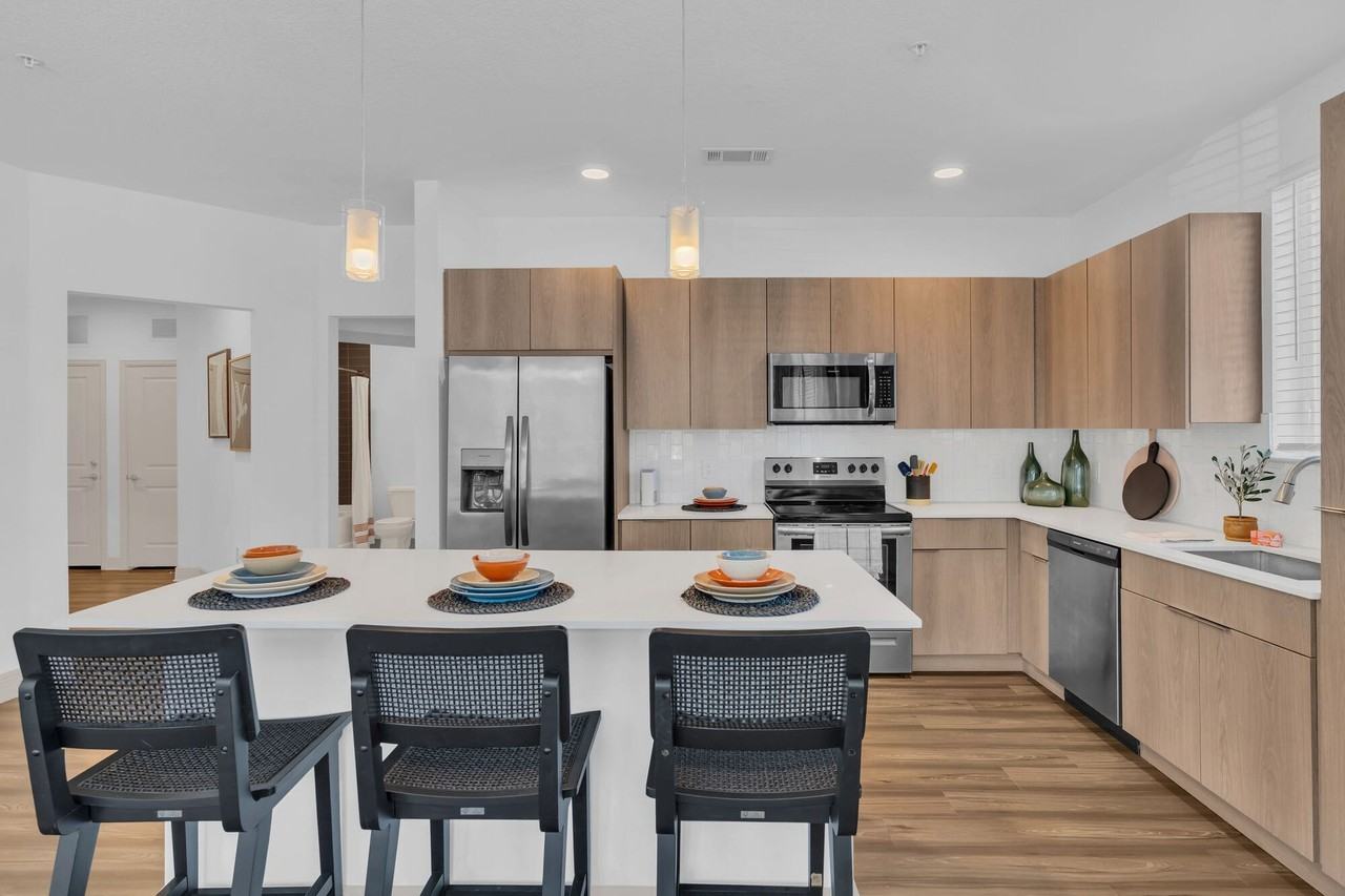 AVERE SOUTHSIDE QUARTER - Photo 6 of 38