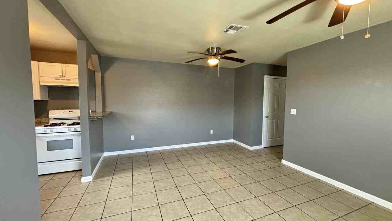 136 Keeney Court Unit A - Photo 3 of 19