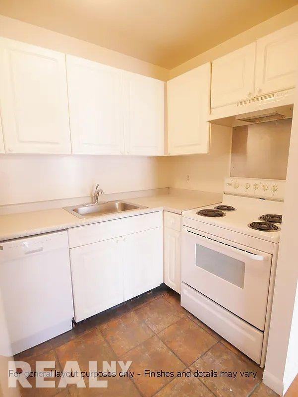 E 4th St #706 - Photo 5 of 11