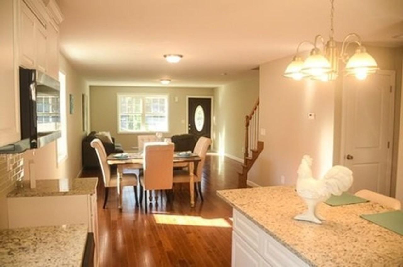 Newer Construction Beautiful 3 Bedroom Duplex - Photo 3 of 10