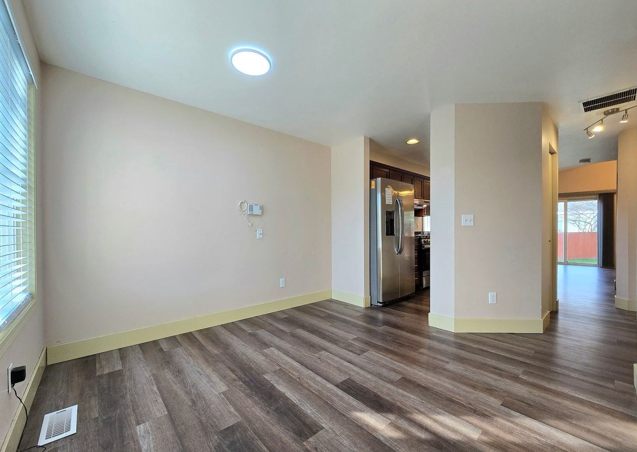 6427 79th Pl Ne - Photo 4 of 23