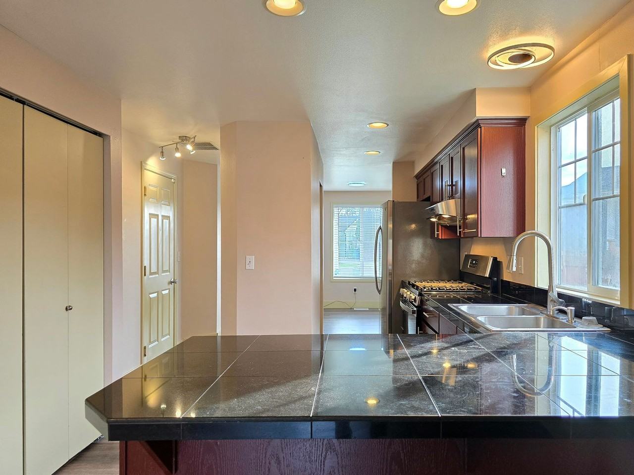 6427 79th Pl Ne - Photo 5 of 23