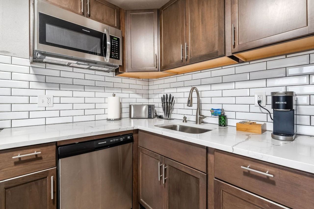 1818 Court F #1045871P - Photo 3 of 20