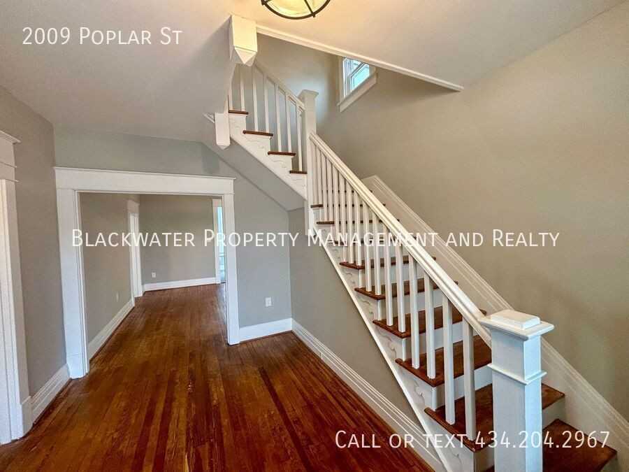 2009 Poplar St - Photo 2 of 16