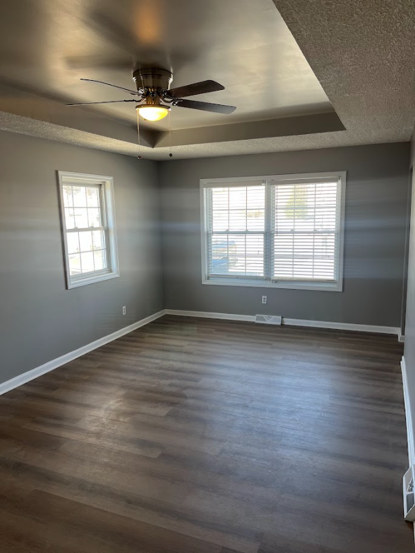 405 Mills Ln - Photo 4 of 33