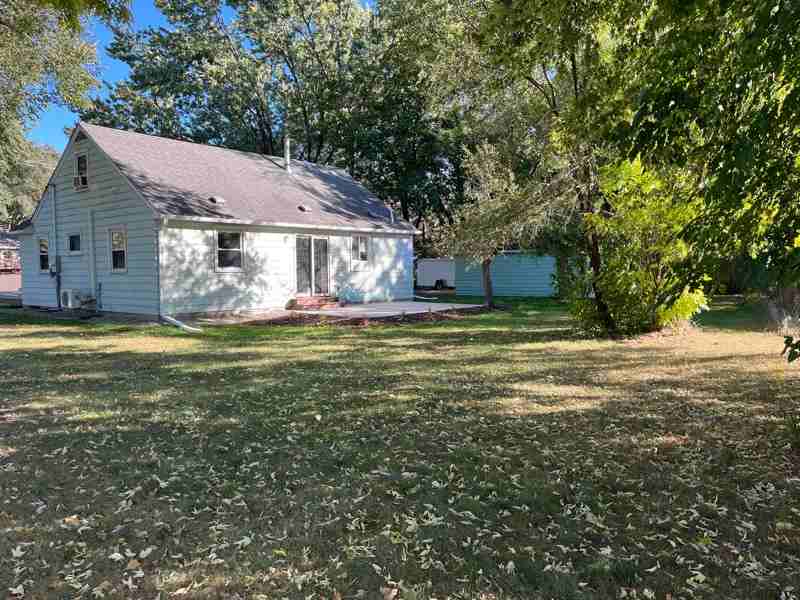 11935 Winnetka Avenue North - Photo 2 of 18