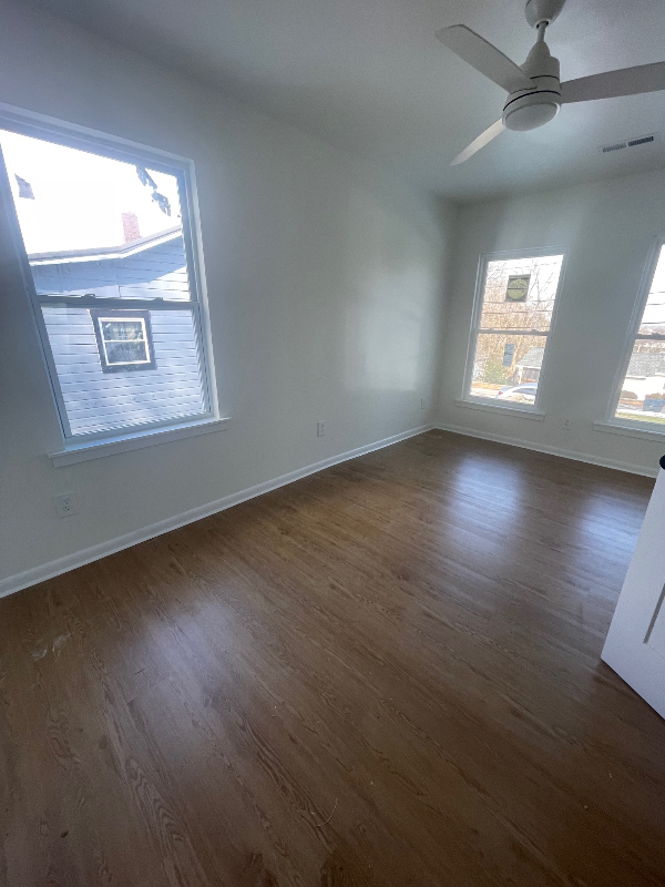 216 E 16th St - Photo 3 of 4