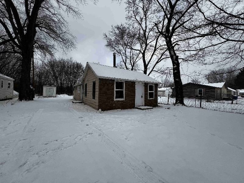 1981 Hatch Ave - Photo 2 of 9
