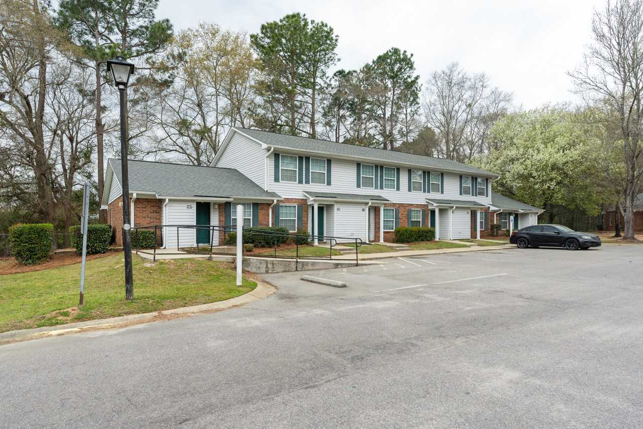 Carriage Lane - Photo 4 of 17